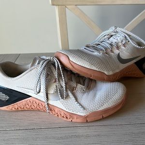 Women’s Nike Tennis Shoes